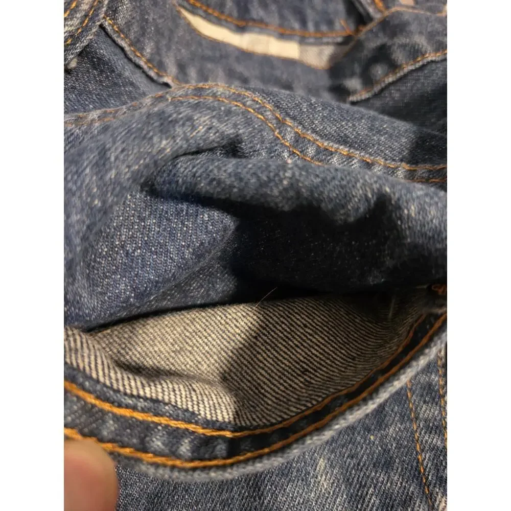 Levis refer measurements